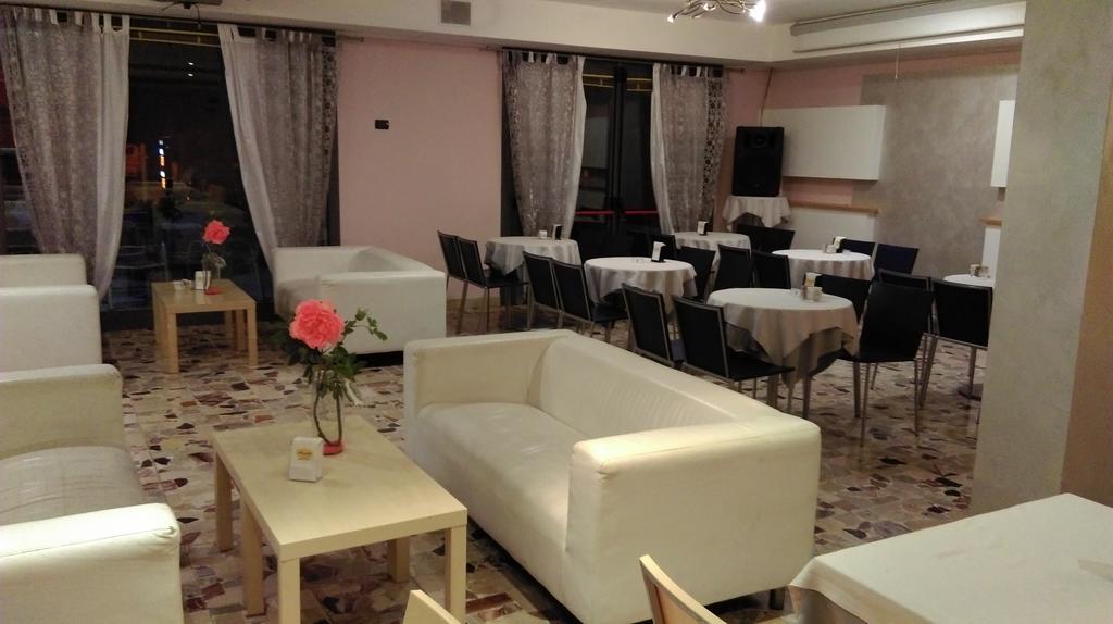 Serrungarina Hotel Flaminio Tavernelle מראה חיצוני תמונה