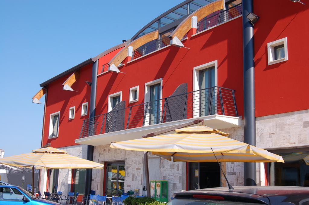 Serrungarina Hotel Flaminio Tavernelle מראה חיצוני תמונה