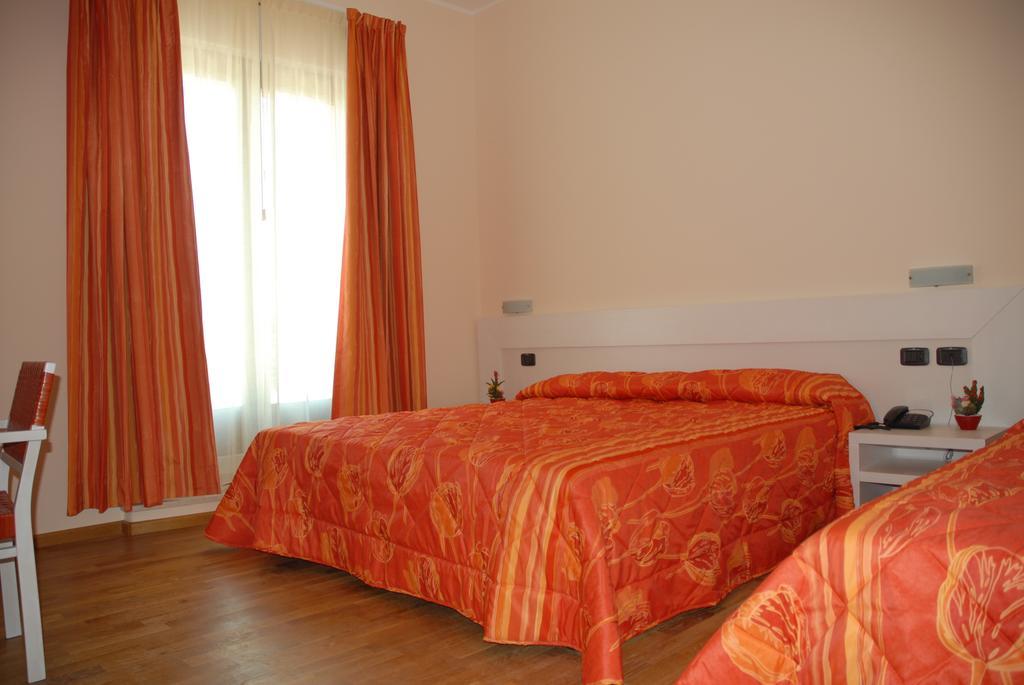 Serrungarina Hotel Flaminio Tavernelle מראה חיצוני תמונה
